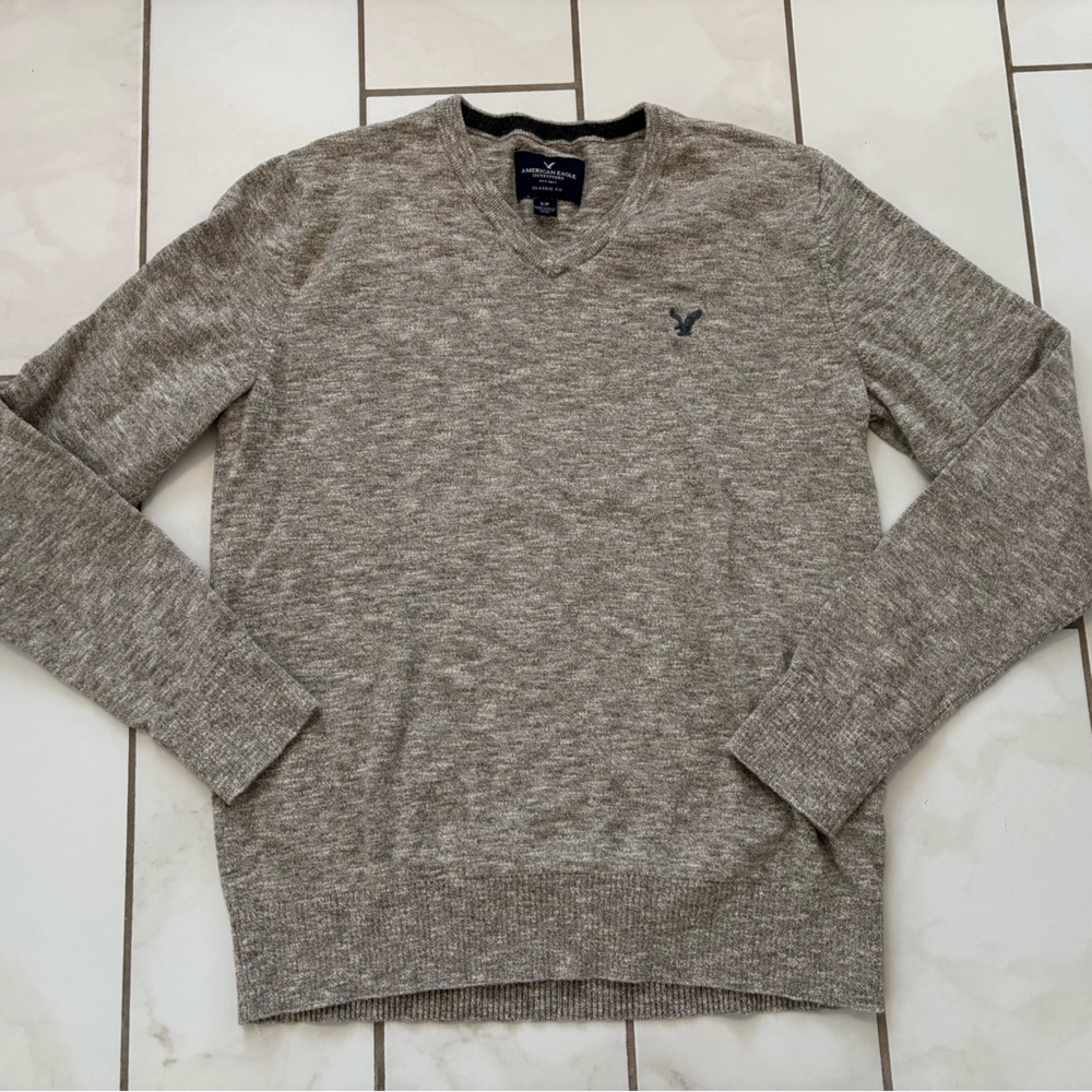 American Eagle Men’s Classic Fit V-Neck Sweater Size S